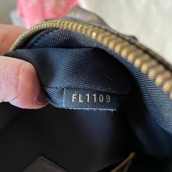 Stop and take a look@ Louis Vuitton Palm Springs PM Backpack. Just beautiful. - Picture 9 of 16